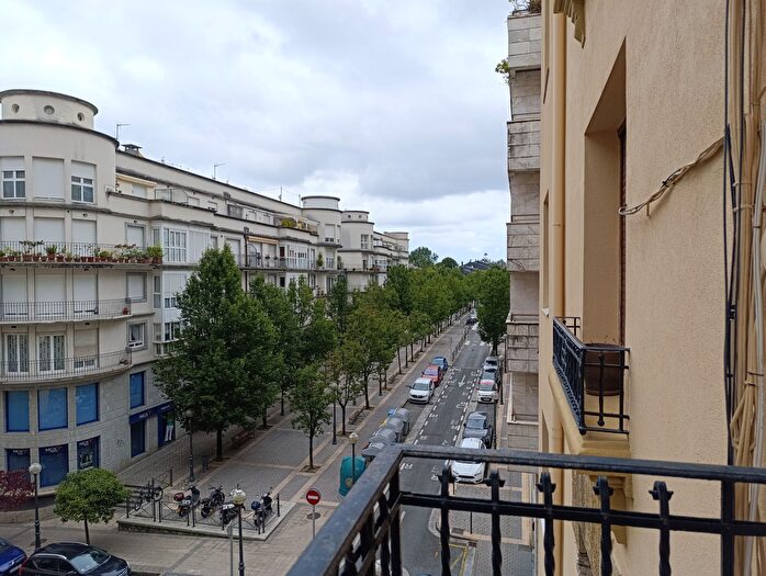 Casas en venta y pisos alquiler - 1