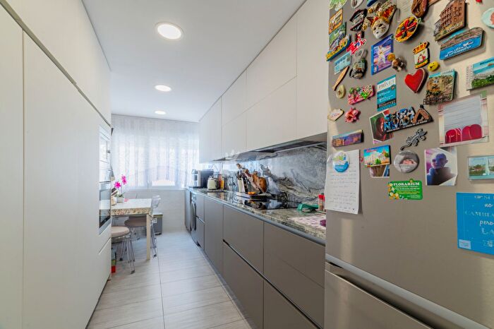 Casas en venta y pisos alquiler - 1