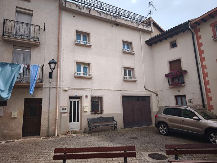 Casas en venta y pisos alquiler - 1