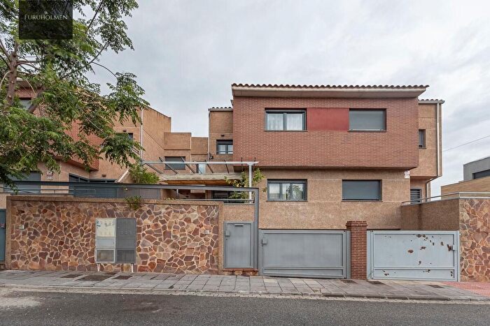 Casa en venta en Poniente, Armilla de 4 habitaciones