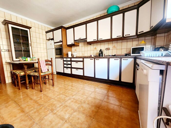 Casas en venta y pisos alquiler - 3