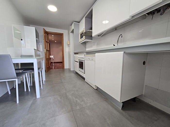Casas en venta y pisos alquiler - 2