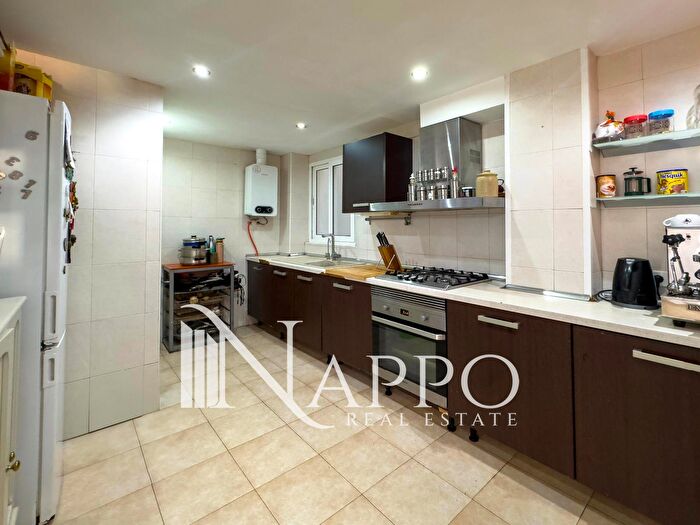 Casas en venta y pisos alquiler - 3