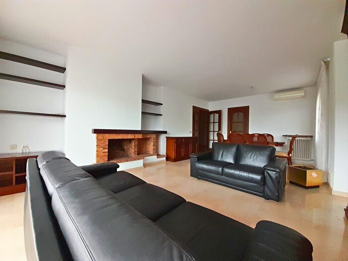 Piso en venta en Olot, Girona de 4 habitaciones