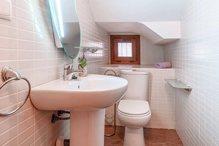 Casas en venta y pisos alquiler - 3