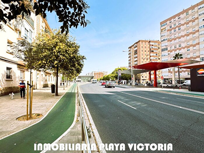 Piso en venta en Astilleros La Paz Loreto El Corte Inglés, Cádiz Capital de 4 habitaciones