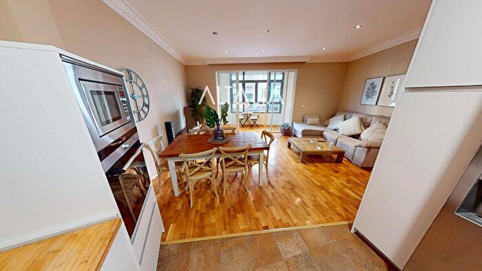 Casas en venta y pisos alquiler - 3