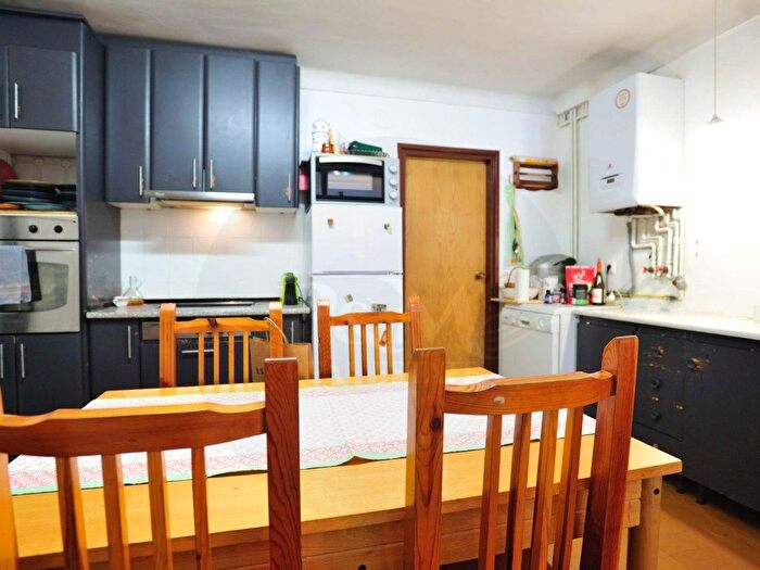 Casas en venta y pisos alquiler - 3