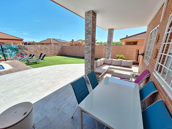 Casas en venta y pisos alquiler - 3