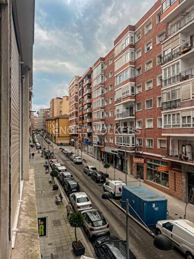 Casas en venta y pisos alquiler - 1