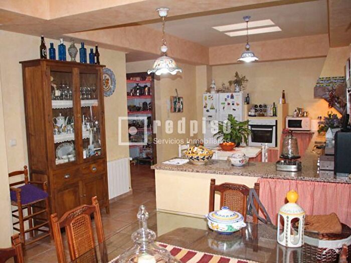 Casas en venta y pisos alquiler - 3