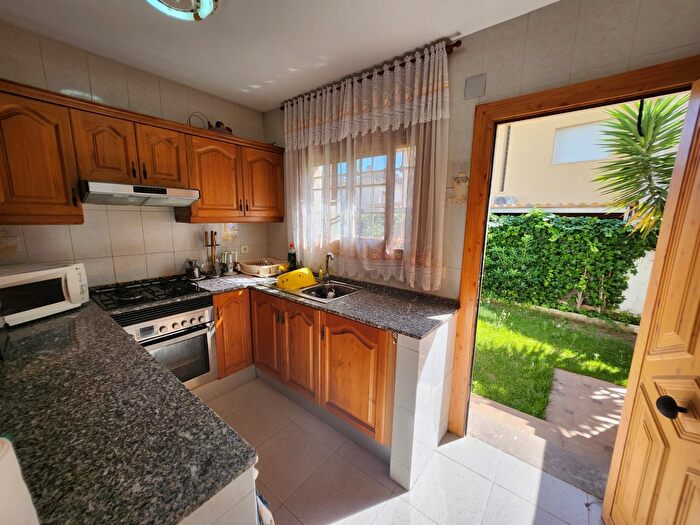 Casas en venta y pisos alquiler - 3