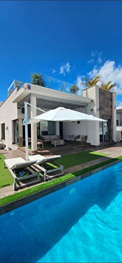 Casa en venta en Orihuela Costa, Los Almendros de 5 habitaciones