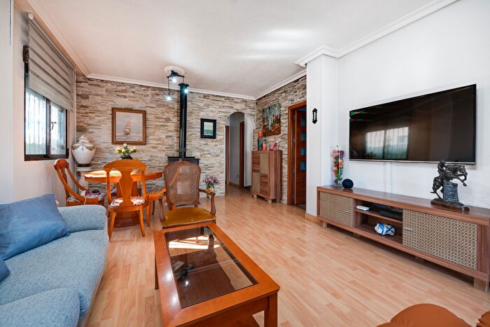 Casas en venta y pisos alquiler - 3