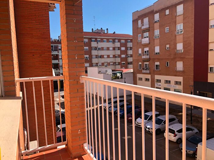 Casas en venta y pisos alquiler - 2