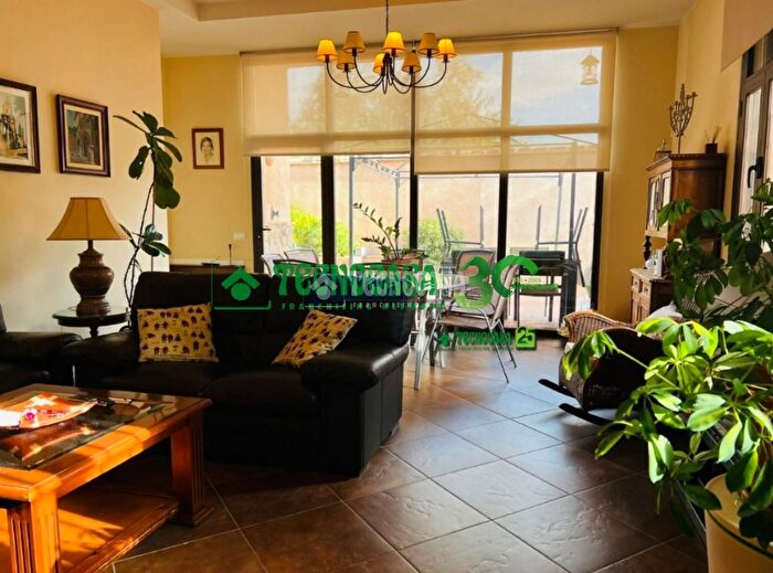 Casas en venta y pisos alquiler - 3