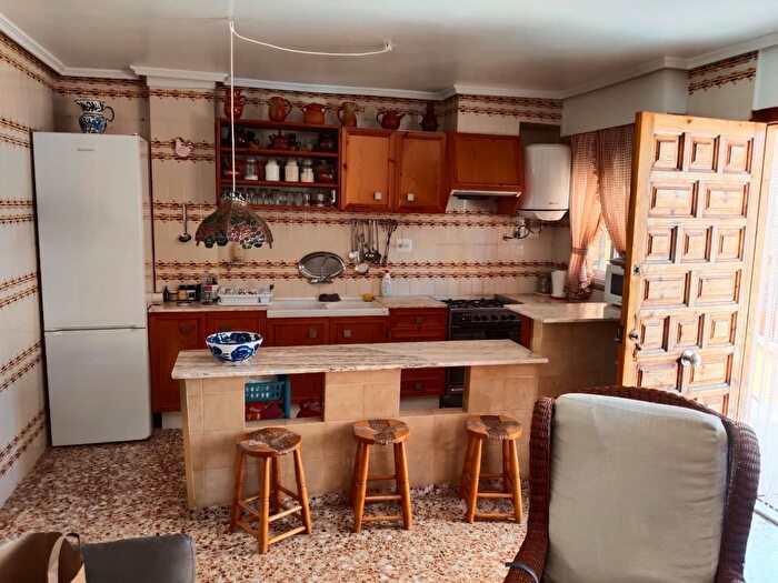 Casas en venta y pisos alquiler - 3