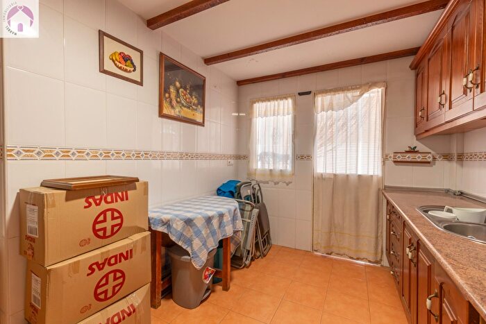 Casas en venta y pisos alquiler - 3