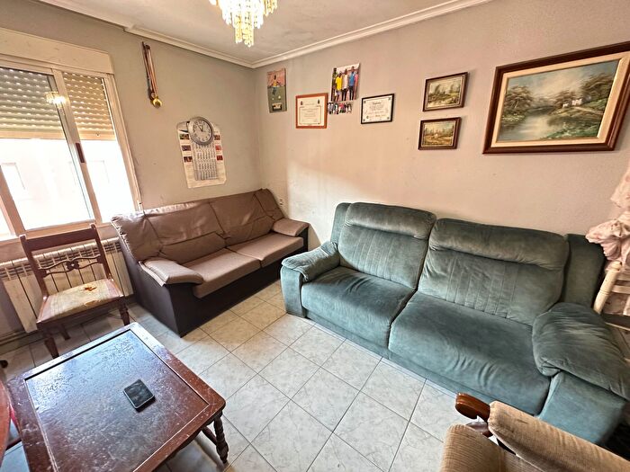 Casas en venta y pisos alquiler - 2