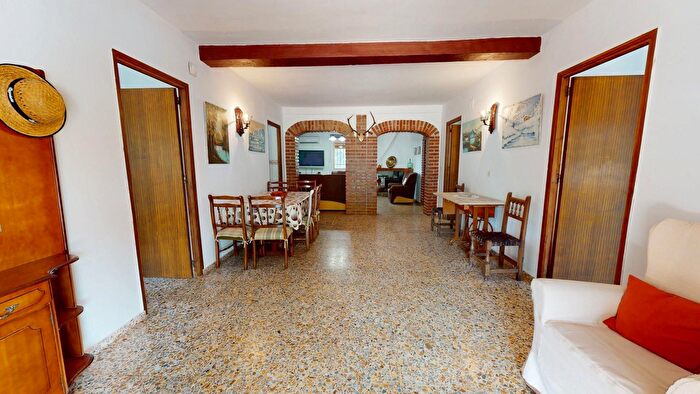 Casas en venta y pisos alquiler - 3