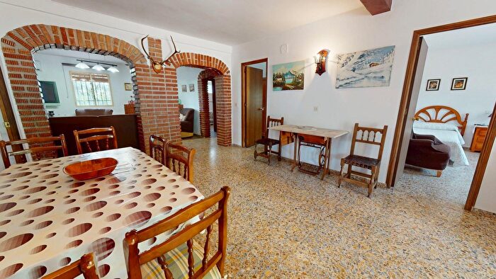 Casas en venta y pisos alquiler - 2