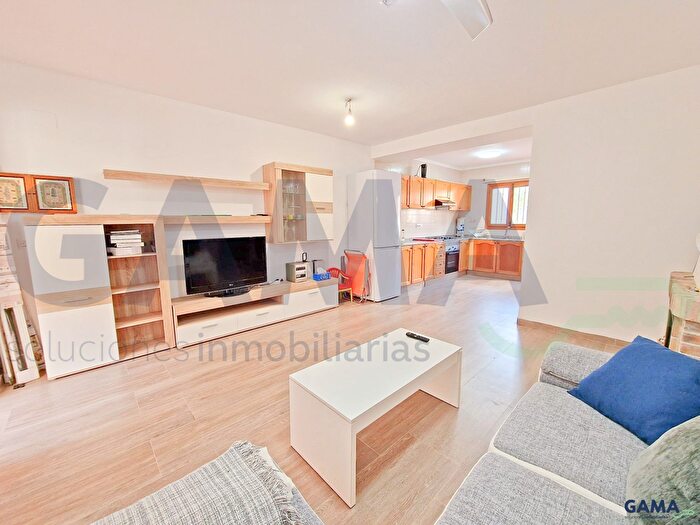 Casas en venta y pisos alquiler - 3
