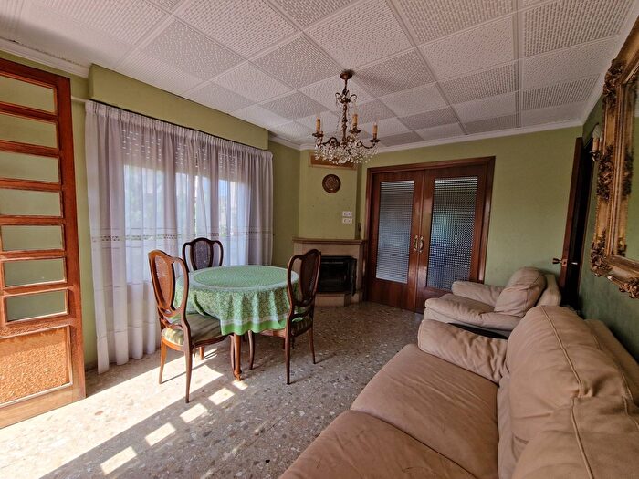 Casas en venta y pisos alquiler - 3
