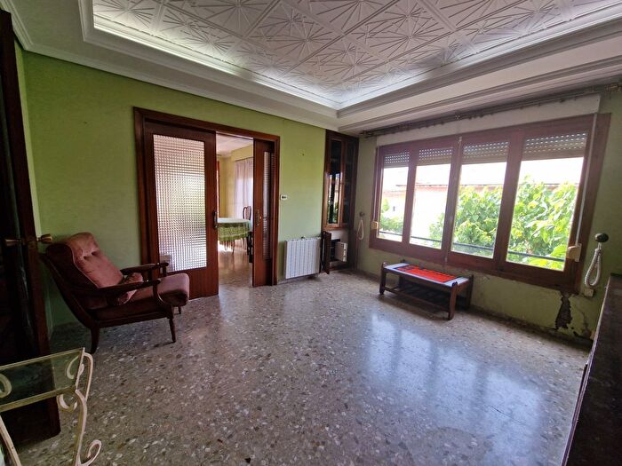 Casas en venta y pisos alquiler - 2