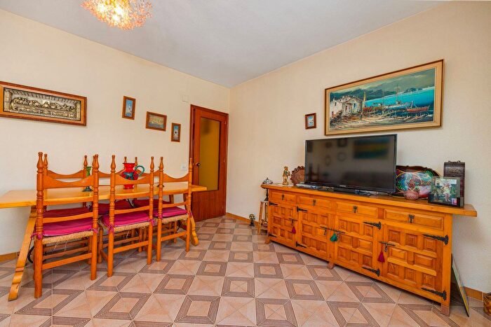 Casas en venta y pisos alquiler - 3