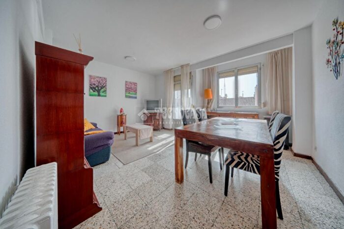 Casas en venta y pisos alquiler - 1