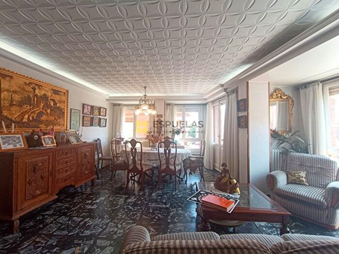 Casas en venta y pisos alquiler - 3