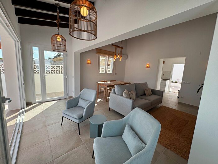 Casas en venta y pisos alquiler - 3