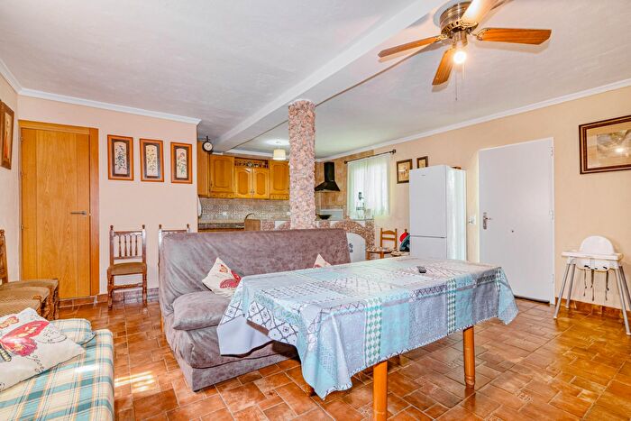 Casas en venta y pisos alquiler - 2