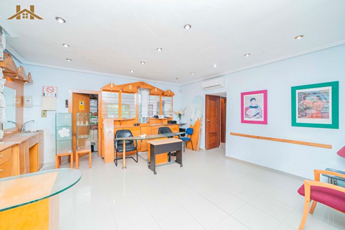 Casas en venta y pisos alquiler - 1