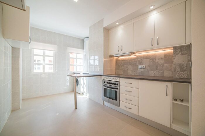 Casas en venta y pisos alquiler - 3