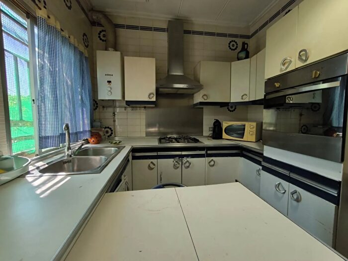 Casas en venta y pisos alquiler - 3