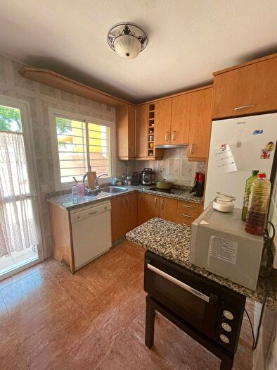 Casas en venta y pisos alquiler - 3
