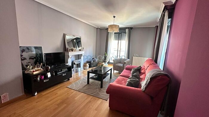 Casas en venta y pisos alquiler - 1