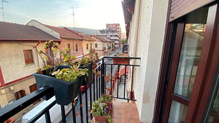 Casas en venta y pisos alquiler - 1