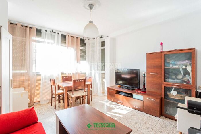 Casas en venta y pisos alquiler - 3