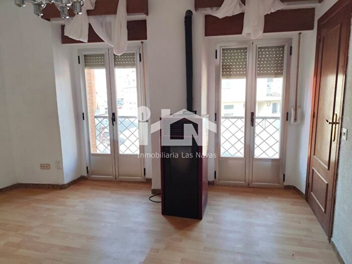 Casas en venta y pisos alquiler - 3