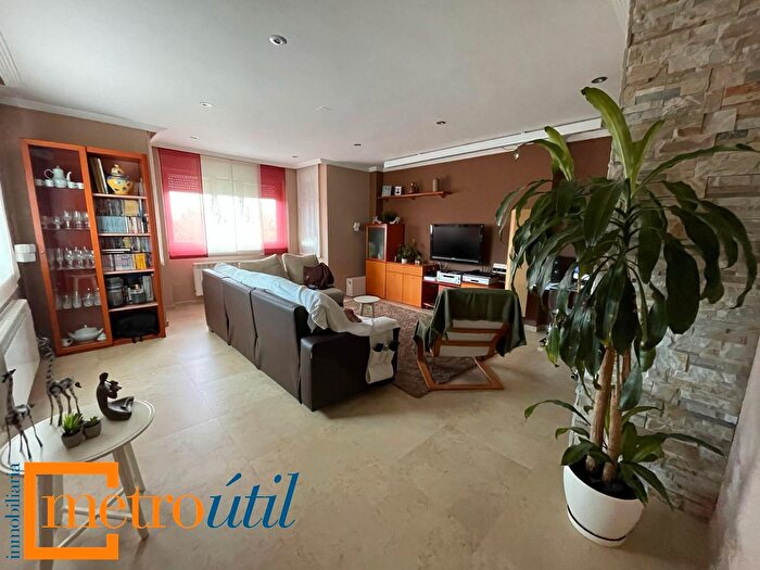 Casas en venta y pisos alquiler - 1