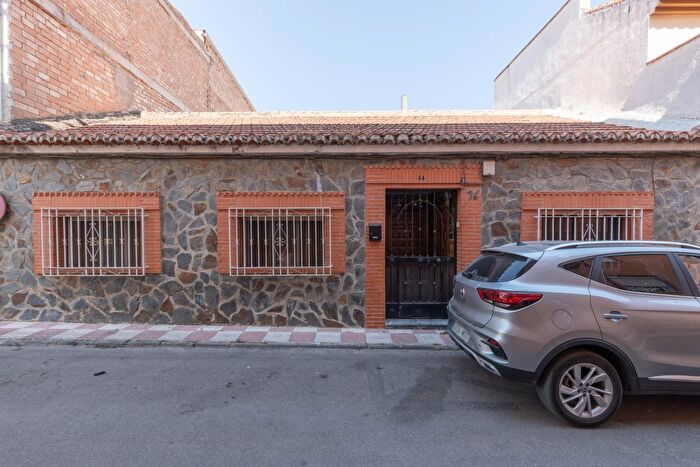 Casas en venta y pisos alquiler - 1