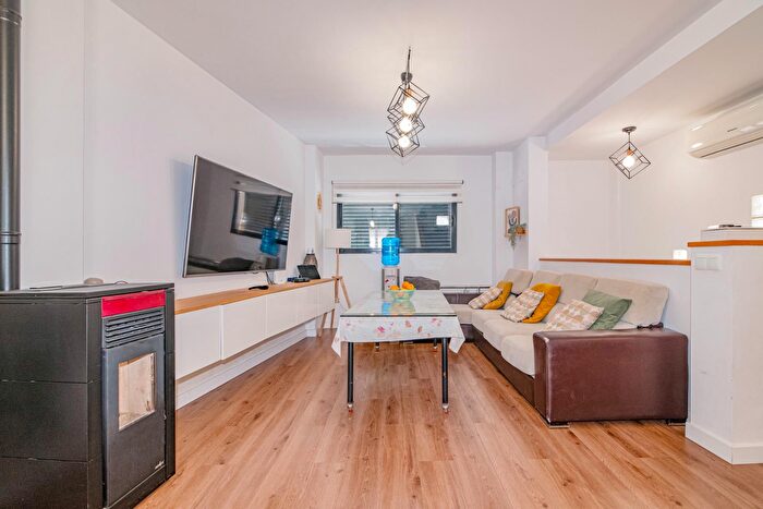 Casas en venta y pisos alquiler - 2