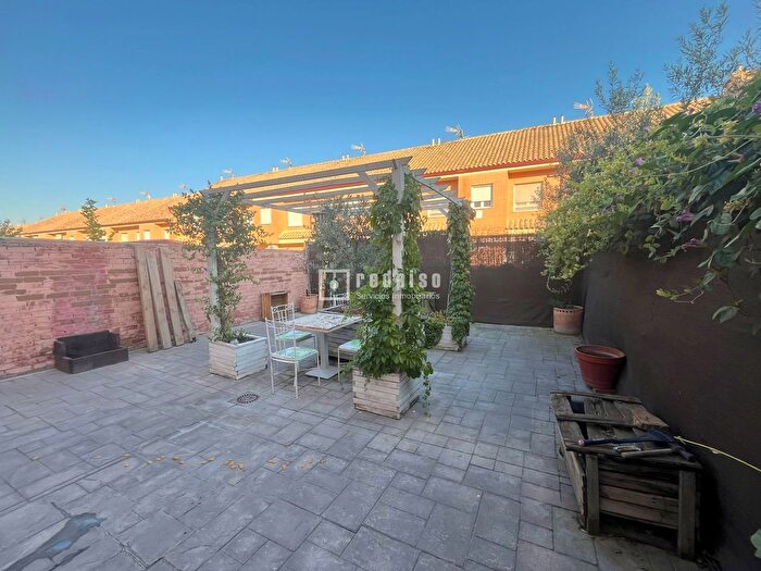 Casas en venta y pisos alquiler - 2