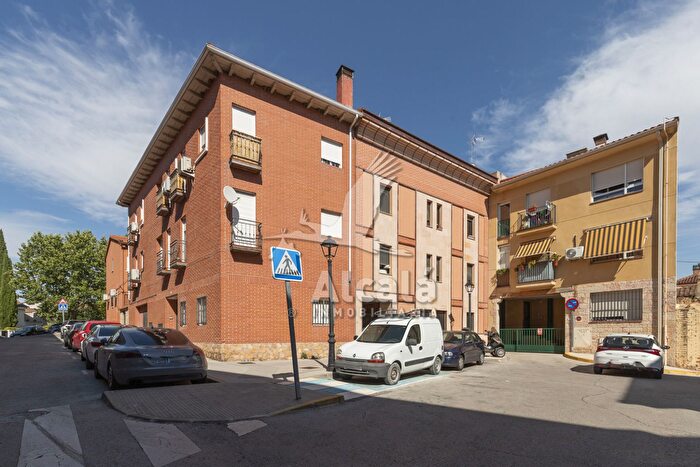 Casas en venta y pisos alquiler - 1