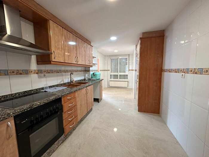 Casa en alquiler en Requena, Valencia de 3 habitaciones