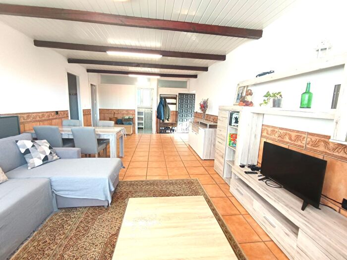 Casas en venta y pisos alquiler - 3