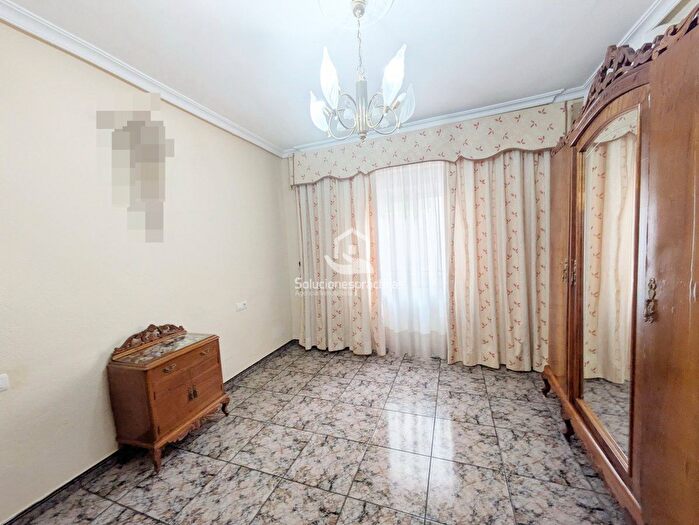 Casas en venta y pisos alquiler - 3