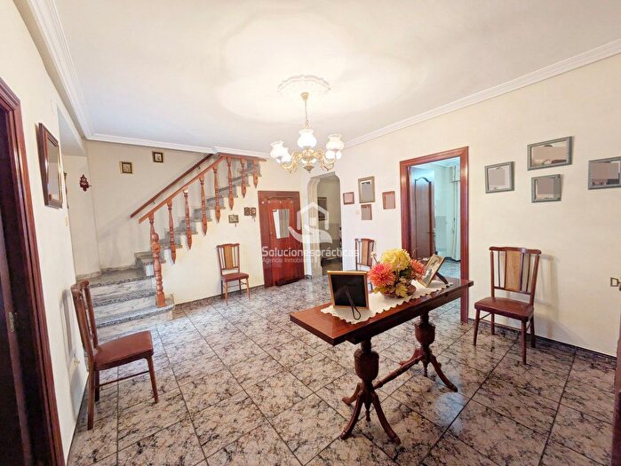 Casas en venta y pisos alquiler - 1